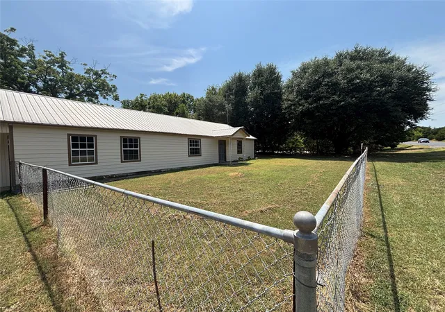Photo 3 of Single family home for sale at 8844 State Hwy 56, Sherman, TX 75090 | MLS# 21358401 | Listing updated on 2026-09-24