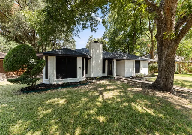 Photo 2 of Single family home for sale at 3713 Andrea Ln, Rowlett, TX 75088 | MLS# 21358432 | Listing updated on 2026-09-13