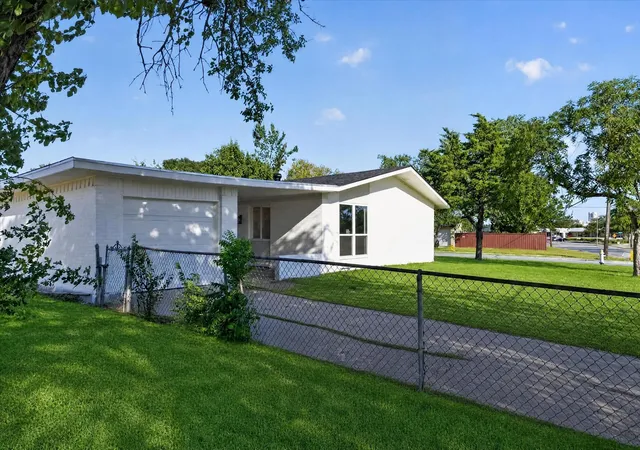 Photo 3 of Single family home for sale at 1037 W Grubb Dr, Mesquite, TX 75149 | MLS# 21359494 | Listing updated on 2026-09-10