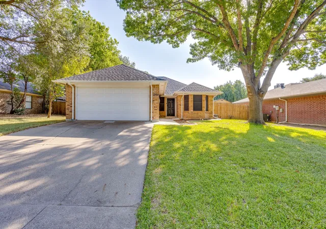Photo 1 of Single family home for sale at 1200 Windy Meadows Dr, Burleson, TX 76028 | MLS# 21323402 | Listing updated on 2026-09-11