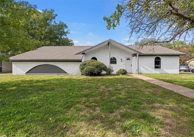 Photo 1 of Single family home for sale at 129 Texas Ave, Hewitt, TX 76643 | MLS# 21354362 | Listing updated on 2026-10-04