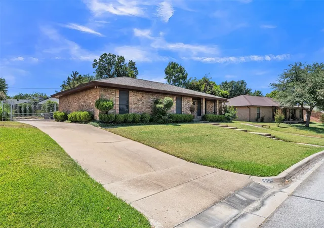 Photo 1 of Sale Pending at 6808 Winchester Ct, Fort Worth, TX 76133 | MLS# 21358503 | Listing updated on 2026-09-12