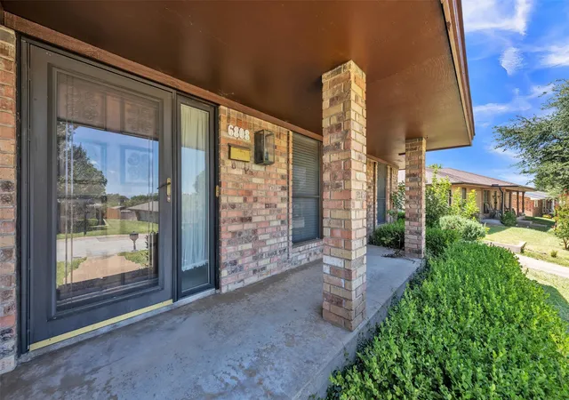 Photo 3 of Sale Pending at 6808 Winchester Ct, Fort Worth, TX 76133 | MLS# 21358503 | Listing updated on 2026-09-12