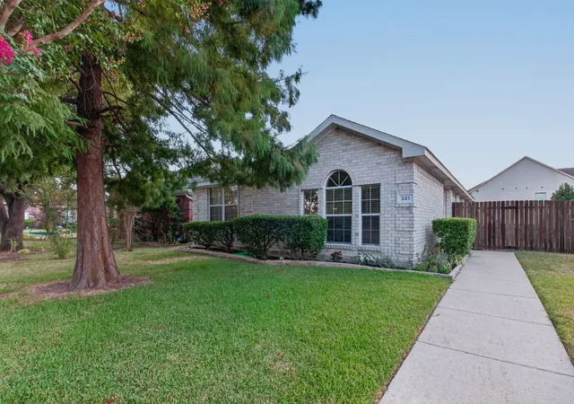 Photo 2 of Single family home for sale at 321 Pemberton Dr, Wylie, TX 75098 | MLS# 21359399 | Listing updated on 2026-09-12