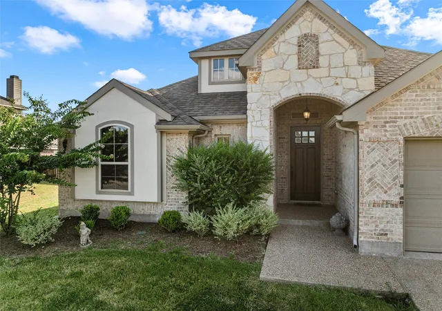 Photo 3 of Single family home for sale at 336 Oak Meadow Trl, Mc Gregor, TX 76657 | MLS# 21353725 | Listing updated on 2026-09-18