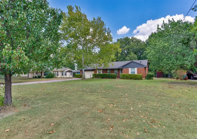 Photo 2 of Single family home for sale at 2218 Fm 2071, Gainesville, TX 76240 | MLS# 21358382 | Listing updated on 2026-09-26