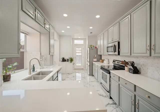 Photo 2 of Townhouse for sale at 11265 Fountainbridge Dr, Frisco, TX 75035 | MLS# 21359614 | Listing updated on 2026-09-07