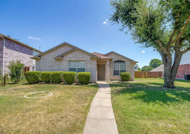 Photo 1 of Single family home for sale at 924 Thistle Cir, Allen, TX 75002 | MLS# 21347220 | Listing updated on 2026-09-10