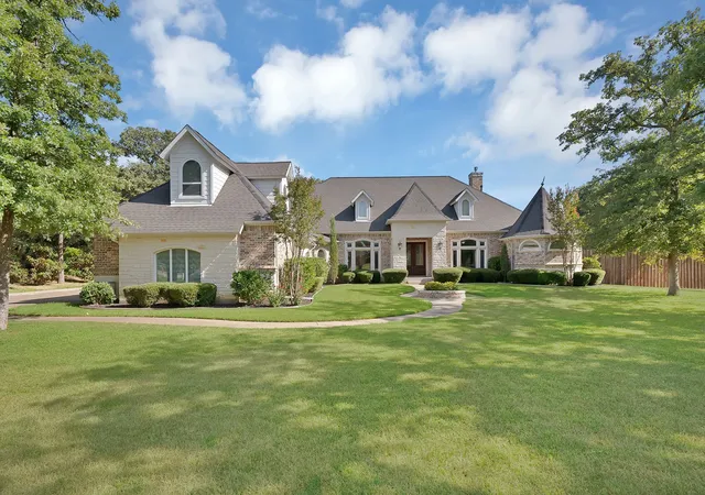 Photo 2 of Single family home for sale at 6204 Toscana Cir, Fort Worth, TX 76140 | MLS# 21353815 | Listing updated on 2026-09-10