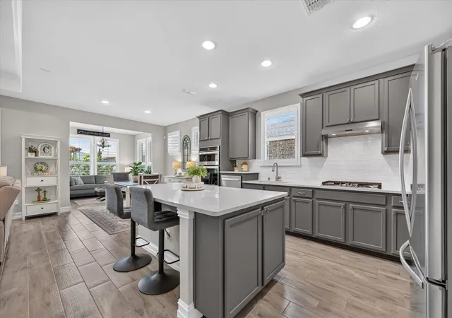 Photo 3 of Single family home for sale at 1725 Port Royal Ln, Frisco, TX 75036 | MLS# 21354109 | Listing updated on 2026-09-30