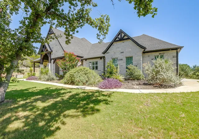 Photo 3 of Single family home for sale at 2161 Eagles Ridge Dr, Weatherford, TX 76087 | MLS# 21358325 | Listing updated on 2026-09-14
