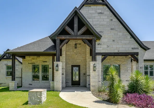Photo 4 of Single family home for sale at 2161 Eagles Ridge Dr, Weatherford, TX 76087 | MLS# 21358325 | Listing updated on 2026-09-14