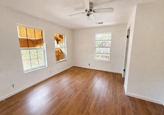 Photo 3 of Single family home for sale at 711 Kerley St, Denton, TX 76205 | MLS# 21358476 | Listing updated on 2026-09-08