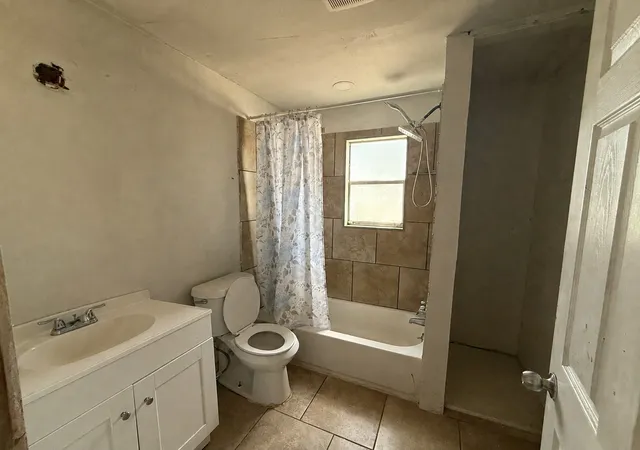 Photo 3 of Sale Pending at 711 Kerley St, Denton, TX 76205 | MLS# 21358476 | Listing updated on 2026-10-05