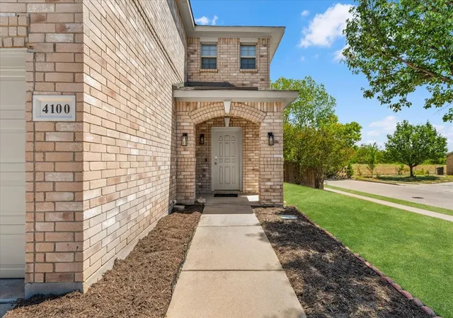 Photo 3 of Single family home for sale at 4100 Calamar St, Fort Worth, TX 76106 | MLS# 21355321 | Listing updated on 2026-10-05
