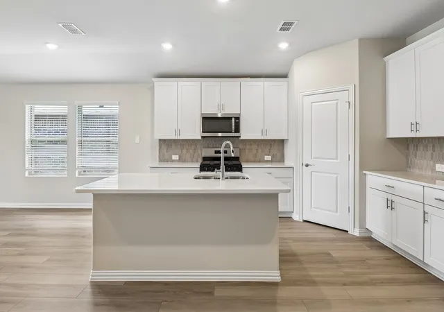 Photo 3 of Sale Pending at 713 Stirling Wy, Sherman, TX 75092 | MLS# 21359634 | Listing updated on 2026-09-09