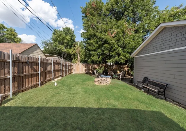 Photo 12 of Single family home for sale at 4024 Calmont Ave, Fort Worth, TX 76107 | MLS# 21356148 | Listing updated on 2026-09-13