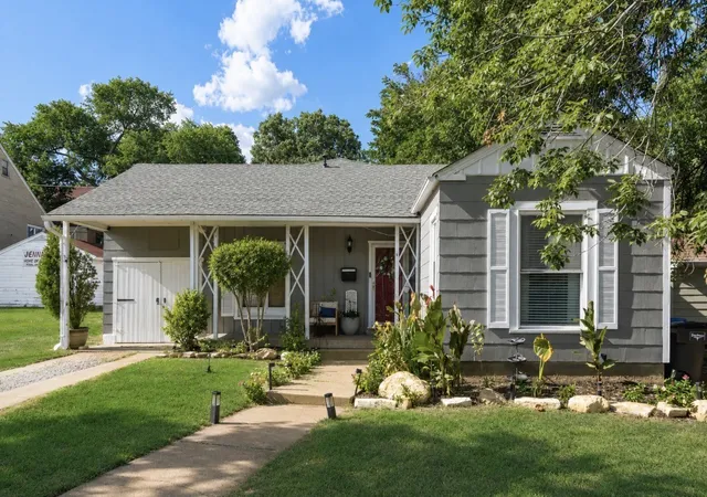 Photo 1 of Single family home for sale at 4024 Calmont Ave, Fort Worth, TX 76107 | MLS# 21356148 | Listing updated on 2026-09-13
