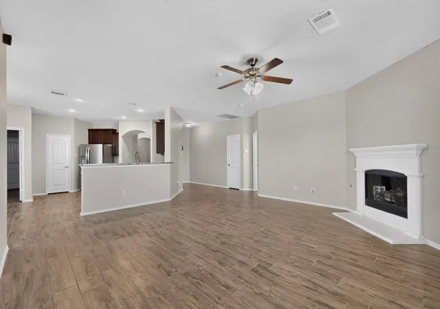 Photo 3 of Single family home for sale at 410 Dartmouth Dr, Van Alstyne, TX 75495 | MLS# 21359191 | Listing updated on 2026-09-10