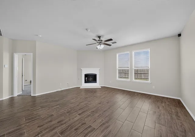 Photo 3 of Single family home for sale at 410 Dartmouth Dr, Van Alstyne, TX 75495 | MLS# 21359191 | Listing updated on 2026-09-10