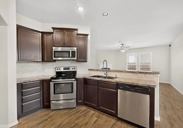 Photo 4 of Single family home for sale at 410 Dartmouth Dr, Van Alstyne, TX 75495 | MLS# 21359191 | Listing updated on 2026-09-10