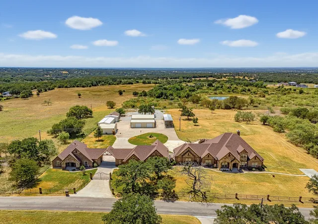 Photo 1 of Mansion for sale at 189 Hlavek Rd, Decatur, TX 76234 | MLS# 21359680 | Listing updated on 2026-09-14