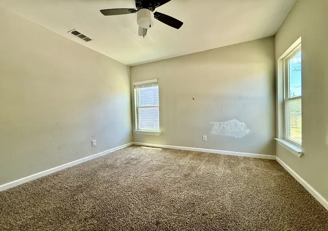 Photo 4 of Sale Pending at 1521 Withers St, Fort Worth, TX 76105 | MLS# 21341609 | Listing updated on 2026-09-09