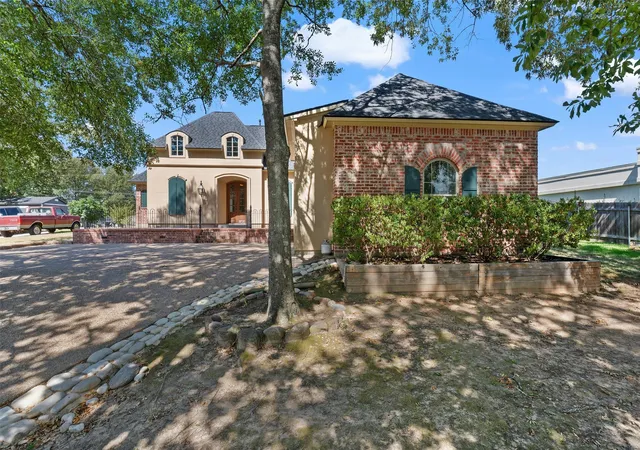 Photo 3 of Single family home for sale at 9412 Wrenwood Blvd, Shreveport, LA 71106 | MLS# 21357915 | Listing updated on 2026-09-19