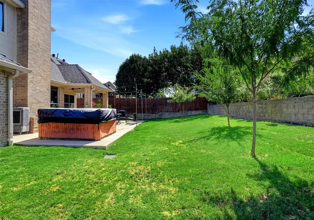 Photo 3 of Single family home for sale at 7337 Lake Rock Dr, Fort Worth, TX 76179 | MLS# 21354116 | Listing updated on 2026-09-10
