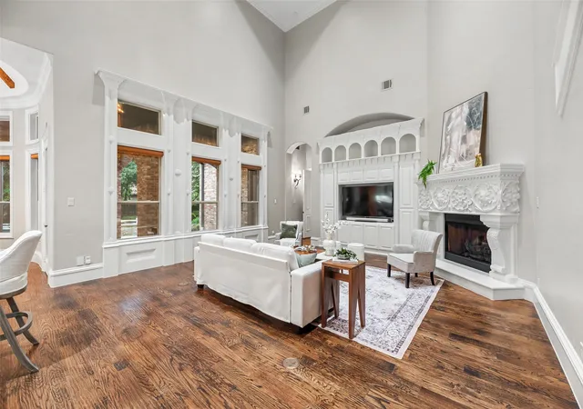 Photo 3 of Single family home for sale at 1851 Beam Dr, Southlake, TX 76092 | MLS# 21359752 | Listing updated on 2026-09-08