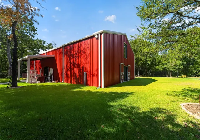 Photo 3 of House for sale at 735 County Road 3211, Wills Point, TX 75169 | MLS# 21359816 | Listing updated on 2026-09-28