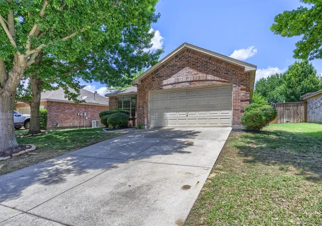 Photo 3 of Sale Pending at 211 Fisherman Trl, Melissa, TX 75454 | MLS# 21358091 | Listing updated on 2026-09-23