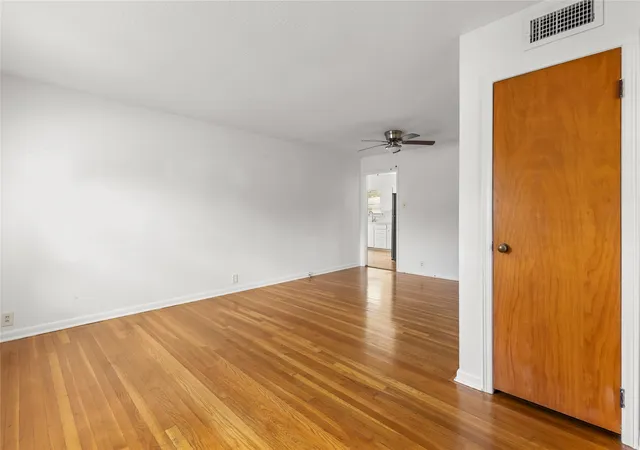 Photo 3 of Single family home for sale at 1015 W Sycamore St, Sherman, TX 75092 | MLS# 21359845 | Listing updated on 2026-10-01