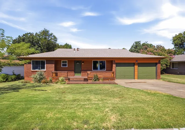Photo 1 of Single family home for sale at 612 Oakwood Dr, Euless, TX 76040 | MLS# 21356740 | Listing updated on 2026-09-11