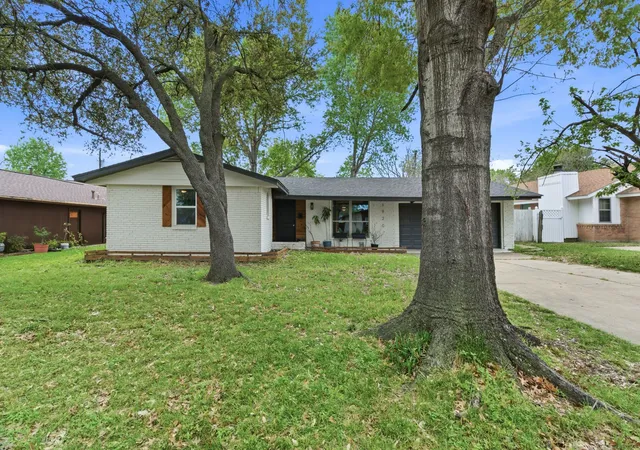 Photo 1 of Single family home for sale at 1920 Canterbury St, Irving, TX 75062 | MLS# 21359895 | Listing updated on 2026-09-09
