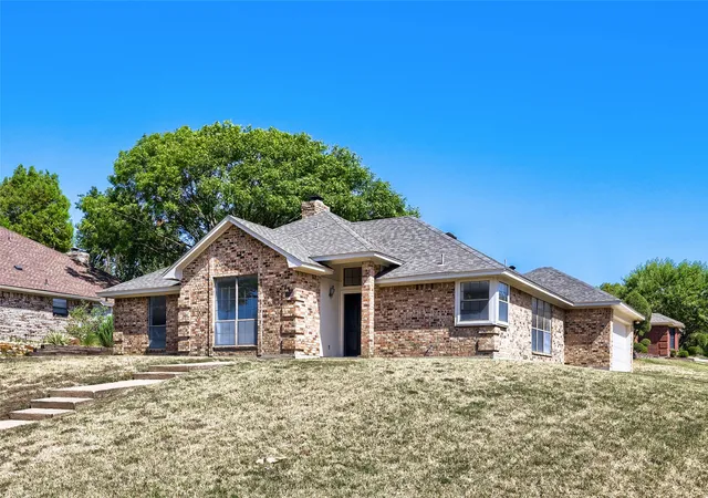 Photo 2 of Sale Pending at 1021 Rio Grande Dr, Fort Worth, TX 76126 | MLS# 21357995 | Listing updated on 2026-09-08