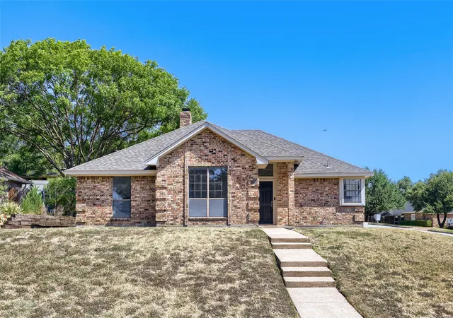 Photo 3 of Sale Pending at 1021 Rio Grande Dr, Fort Worth, TX 76126 | MLS# 21357995 | Listing updated on 2026-09-08