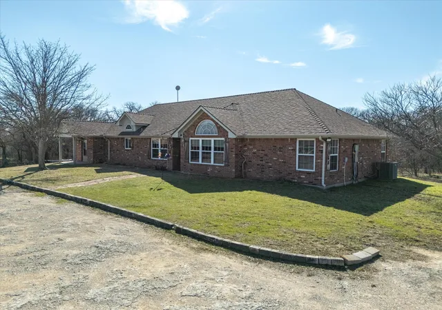 Photo 2 of Sale Pending at 768 Longbranch Dr, Decatur, TX 76234 | MLS# 21359759 | Listing updated on 2026-09-08