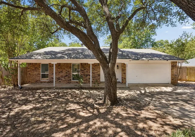 Photo 1 of Sale Pending at 2612 Rush Valley Ct, Arlington, TX 76016 | MLS# 21358059 | Listing updated on 2026-09-13