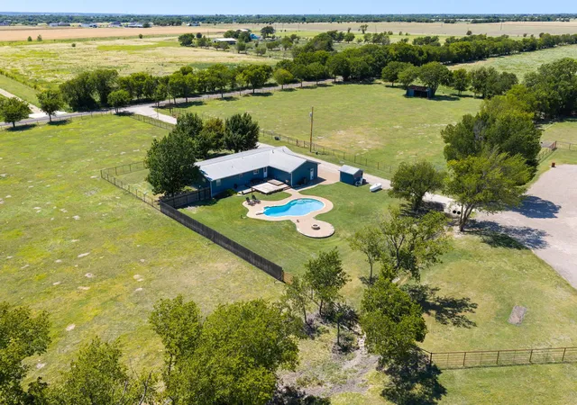 Photo 3 of Single family home for sale at 257 Bud Run Rd Rd, Waxahachie, TX 75165 | MLS# 21359741 | Listing updated on 2026-09-10