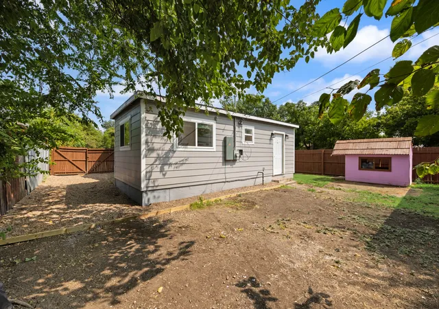 Photo 15 of Single family home for sale at 1840 Portland Ave, Fort Worth, TX 76102 | MLS# 21356081 | Listing updated on 2026-09-10