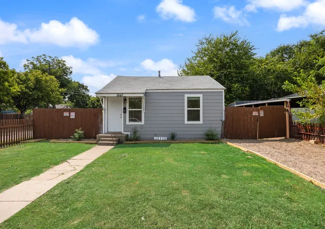 Photo 2 of Single family home for sale at 1840 Portland Ave, Fort Worth, TX 76102 | MLS# 21356081 | Listing updated on 2026-09-10