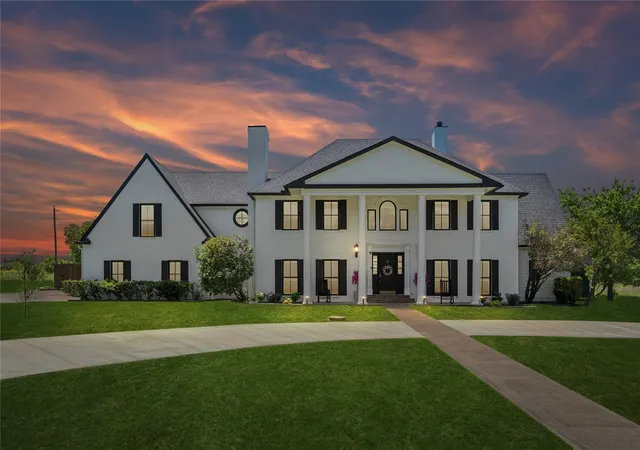 Photo 1 of Single family home for sale at 221 Carriage Hill Ln, Heath, TX 75032 | MLS# 21359911 | Listing updated on 2026-09-09
