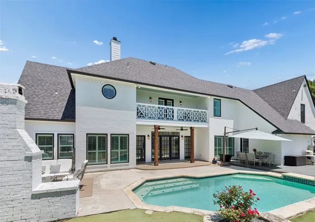 Photo 2 of Single family home for sale at 221 Carriage Hill Ln, Heath, TX 75032 | MLS# 21359911 | Listing updated on 2026-09-09