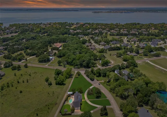 Photo 3 of Single family home for sale at 221 Carriage Hill Ln, Heath, TX 75032 | MLS# 21359911 | Listing updated on 2026-09-09
