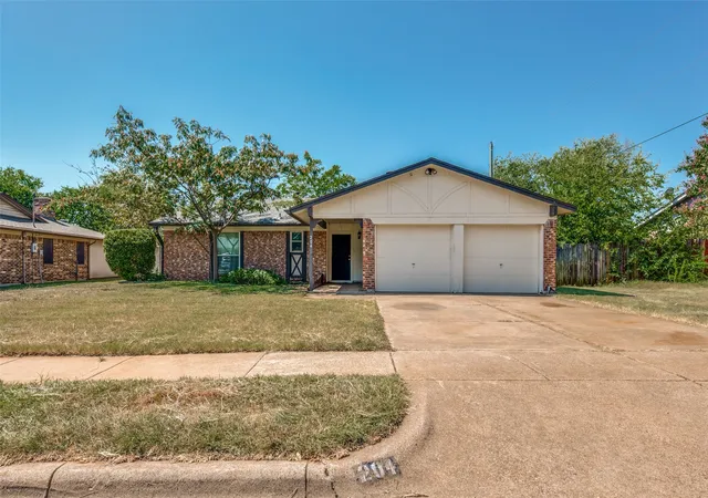 Photo 1 of Single family home for sale at 204 E Cunningham Ave, Crowley, TX 76036 | MLS# 21357687 | Listing updated on 2026-09-14