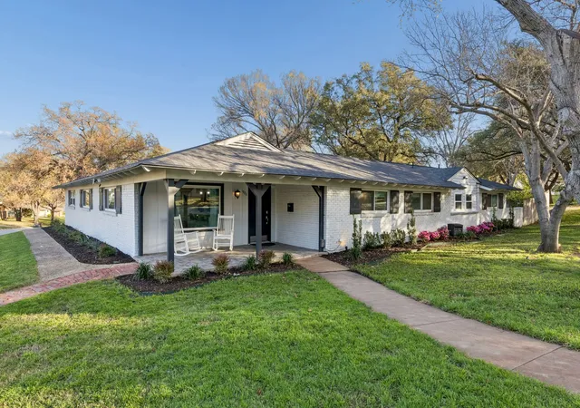 Photo 3 of Single family home for sale at 1828 Ems Rd E, Fort Worth, TX 76116 | MLS# 21359731 | Listing updated on 2026-09-13