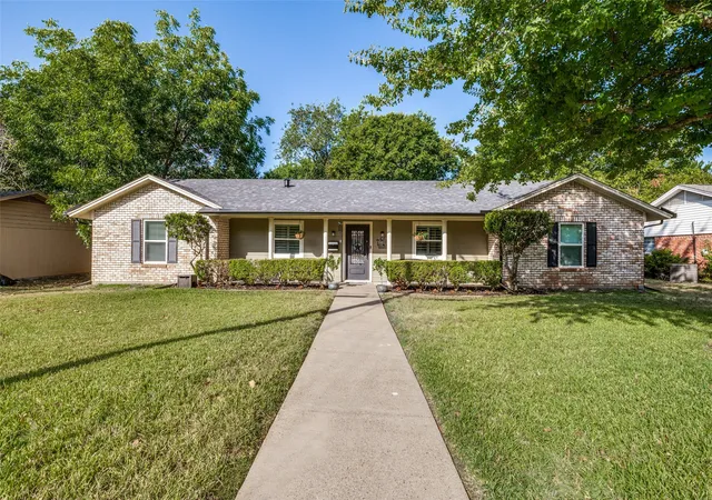 Photo 1 of Sale Pending at 407 Floyd St, Waxahachie, TX 75165 | MLS# 21359950 | Listing updated on 2026-09-08