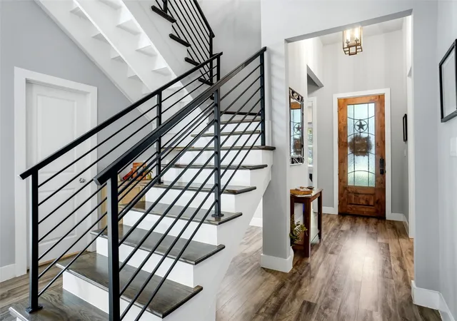 Photo 3 of Single family home for sale at 1300 Worthington St, Grapevine, TX 76051 | MLS# 21358761 | Listing updated on 2026-09-22