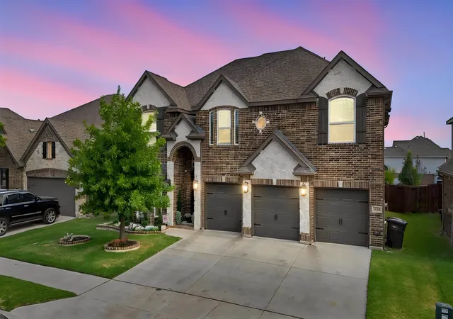 Photo 4 of Sale Pending at 5228 Bow Lake Trl, Fort Worth, TX 76179 | MLS# 21358416 | Listing updated on 2026-09-11